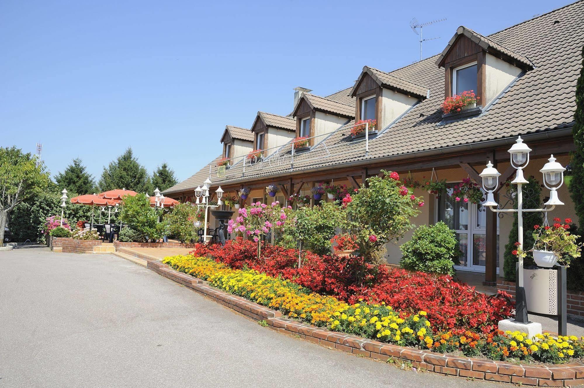 Hotel Le Val Moret Magnant Exterior foto